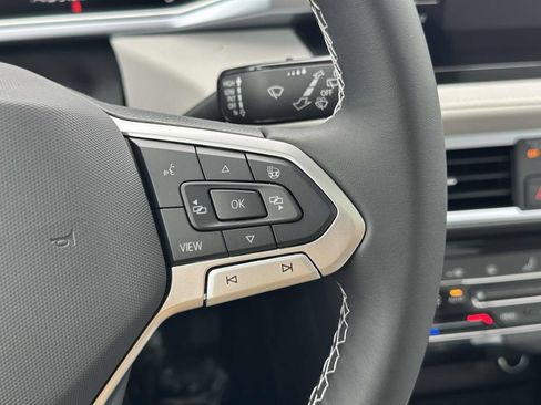 New 2026 Volkswagen Taos SE FWD image 18