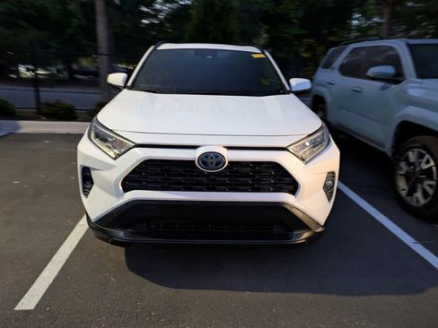 Used 2020 Toyota RAV4 XLE w/ Convenience Package image 2