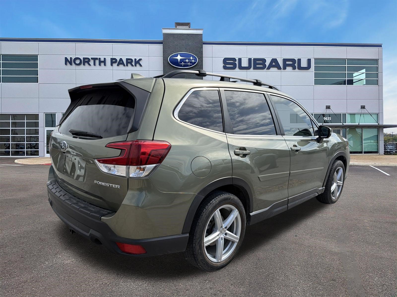 Used 2020 Subaru Forester Limited w/ Popular Package #3 AWD/4WD image 3