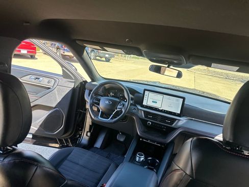 Used 2025 Ford Explorer ST-Line AWD/4WD image 28