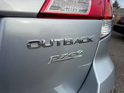 Used 2012 Subaru Outback 2.5i Premium w/ All-Weather Pkg image 10