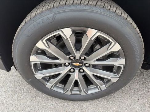 New 2026 Chevrolet Suburban High Country w/ LPO, Get Active Package AWD/4WD image 10