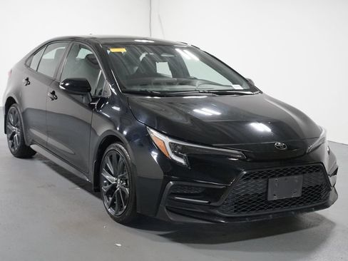 Used 2024 Toyota Corolla SE FWD image 3