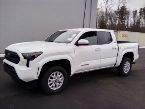 Used 2024 Toyota Tacoma SR5 image 18