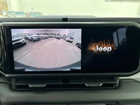 New 2025 Jeep Wrangler Unlimited Sahara AWD/4WD image 10