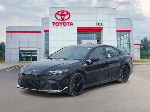 New 2026 Toyota Camry SE image 2