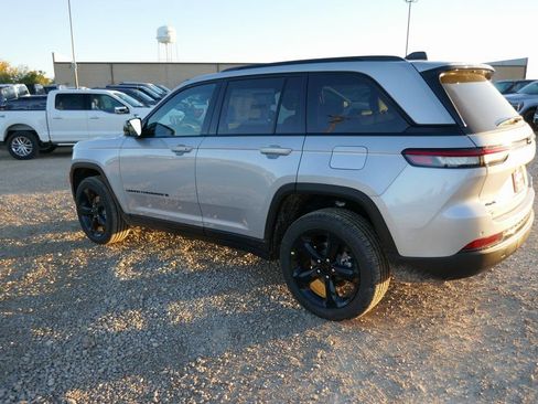 New 2025 Jeep Grand Cherokee Altitude AWD/4WD image 7