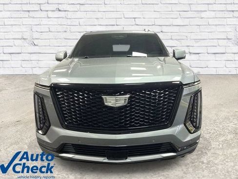 Used 2025 Cadillac Escalade ESV Sport Platinum w/ LPO, Floor Liner Package AWD/4WD image 9