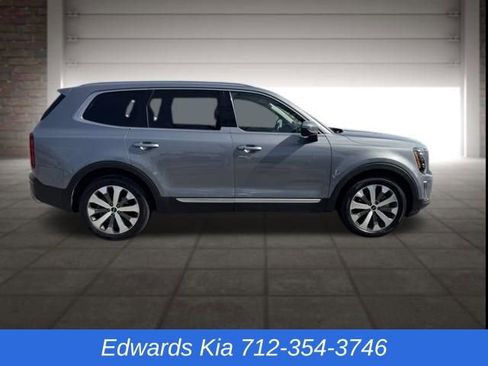 Used 2022 Kia Telluride S image 2