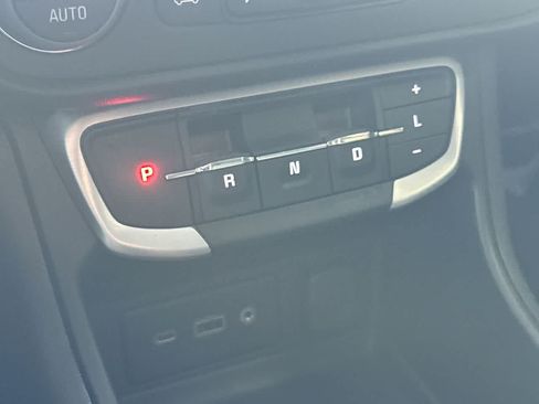 Used 2023 GMC Terrain SLE w/ Driver Convenience Package FWD image 21