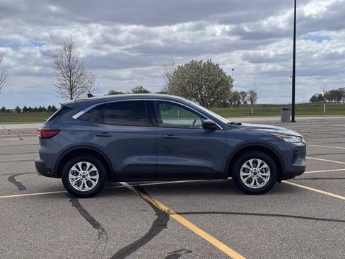 Used 2024 Ford Escape Active AWD/4WD image 2