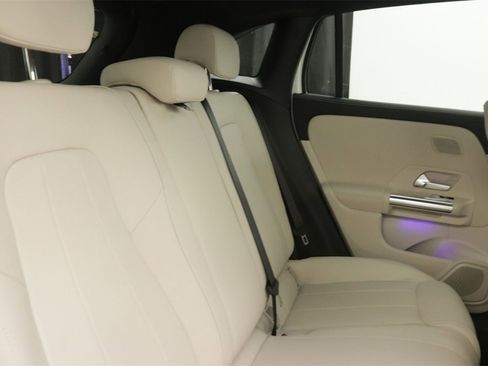 New 2025 Mercedes-Benz GLA 250 image 10