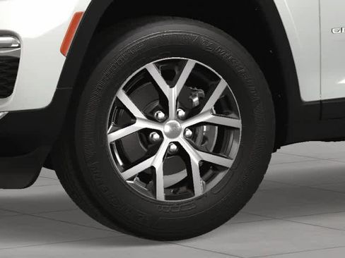 New 2025 Jeep Grand Cherokee Limited image 11