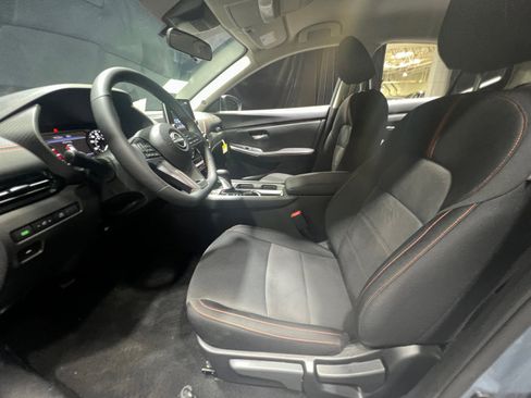 New 2025 Nissan Sentra SR image 32