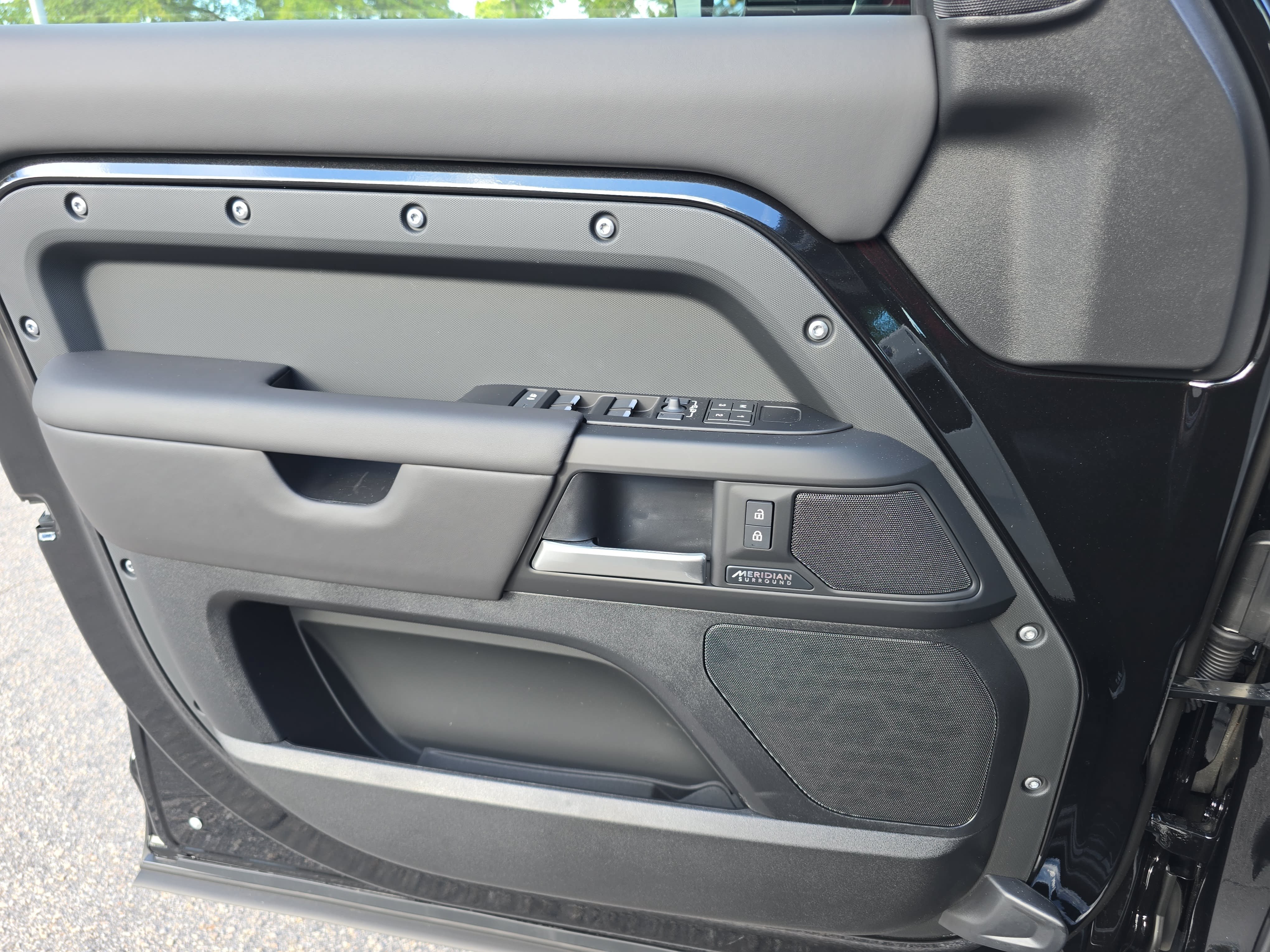 New 2026 Land Rover Defender 110 X-Dynamic SE AWD/4WD image 26
