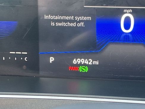 Used 2023 Volkswagen Tiguan SE w/ Panoramic Sunroof Package FWD image 29