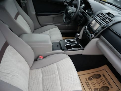 Used 2012 Toyota Camry LE image 25