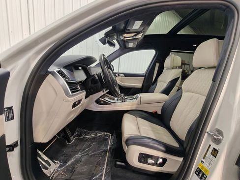 Used 2022 BMW X7 xDrive40i w/ M Sport Package AWD/4WD image 32