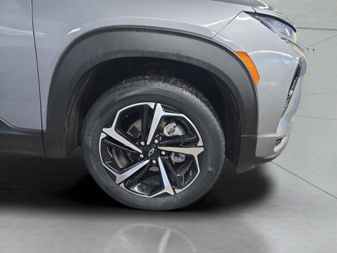 Used 2023 Chevrolet TrailBlazer RS w/ Sun and Liftgate Package image 2