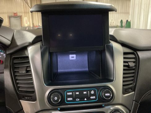 Used 2019 Chevrolet Suburban LT image 19