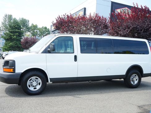 Used 2017 Chevrolet Express 3500 LS RWD image 2
