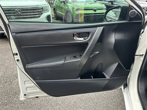 Used 2018 Toyota Corolla XSE image 10