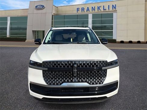 New 2025 Lincoln Navigator L Reserve image 2