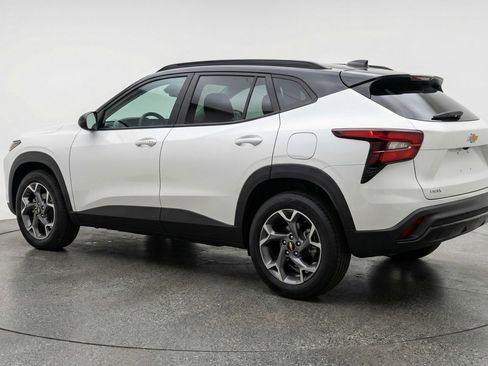 Used 2025 Chevrolet Trax LT image 6