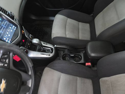 Used 2013 Chevrolet Cruze LS FWD image 16