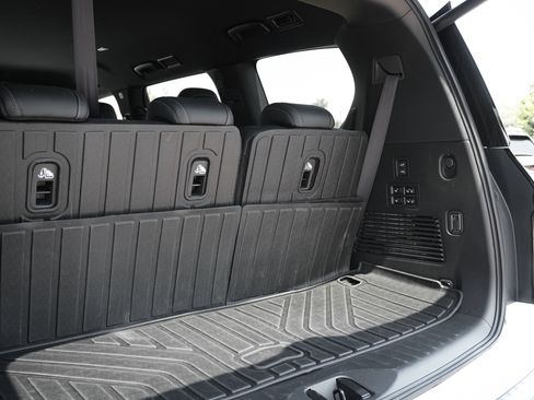 Used 2025 Nissan Armada PRO-4X AWD/4WD image 32