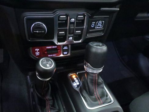 Used 2022 Jeep Wrangler Unlimited Rubicon w/ LED Lighting Group AWD/4WD image 17
