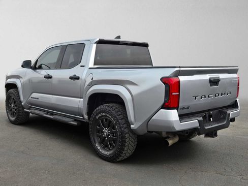 Used 2024 Toyota Tacoma SR5 AWD/4WD image 6