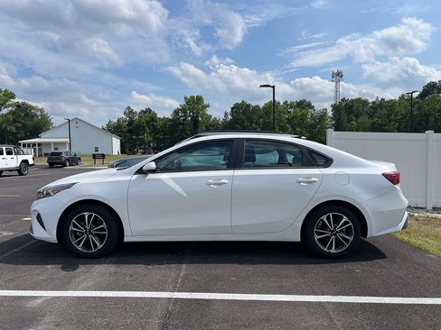 Used 2023 Kia Forte LXS FWD image 2