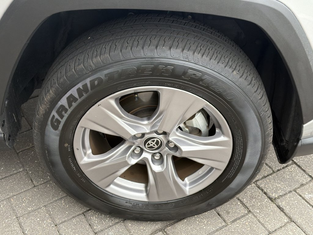 Used 2022 Toyota RAV4 XLE w/ Convenience Package FWD image 9