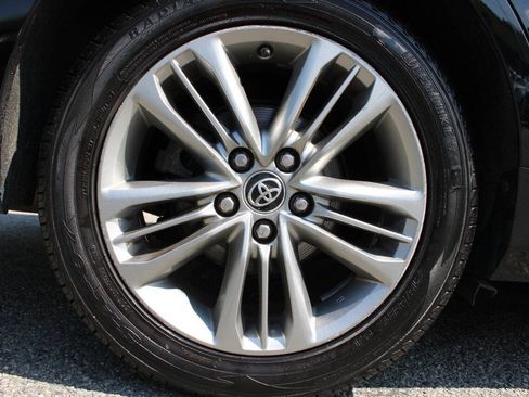 Used 2015 Toyota Camry SE FWD image 19