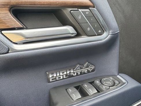 Used 2023 Chevrolet Silverado 1500 High Country w/ High Country Premium Package image 5