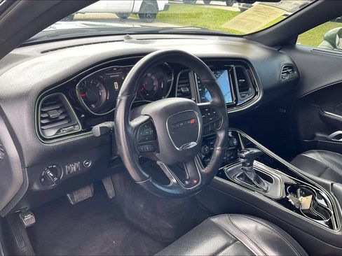 Used 2018 Dodge Challenger SXT Plus RWD image 9