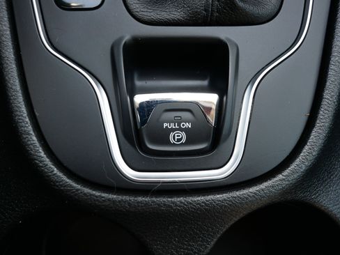 Used 2020 Jeep Cherokee Latitude w/ Cold Weather Group image 32