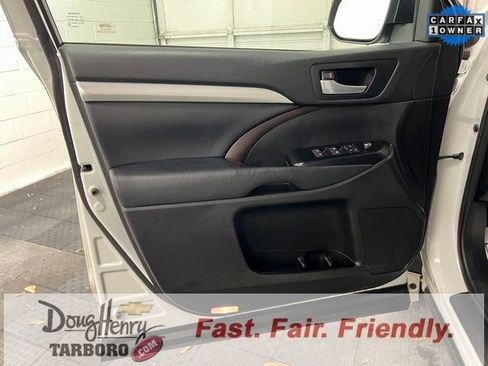 Used 2018 Toyota Highlander XLE image 27