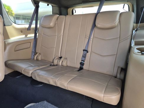 Used 2019 Cadillac Escalade ESV Platinum AWD/4WD image 18