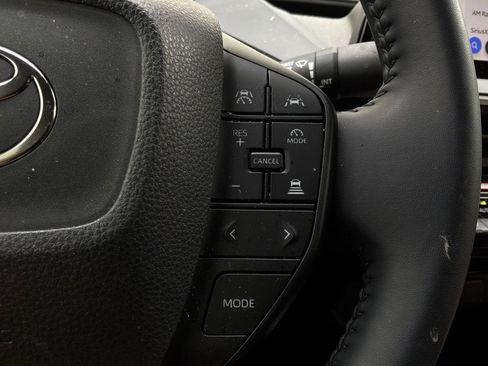 Used 2025 Toyota Prius LE image 33