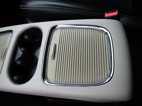 Used 2018 Dodge Grand Caravan SXT w/ Rear Park Assist Package image 18