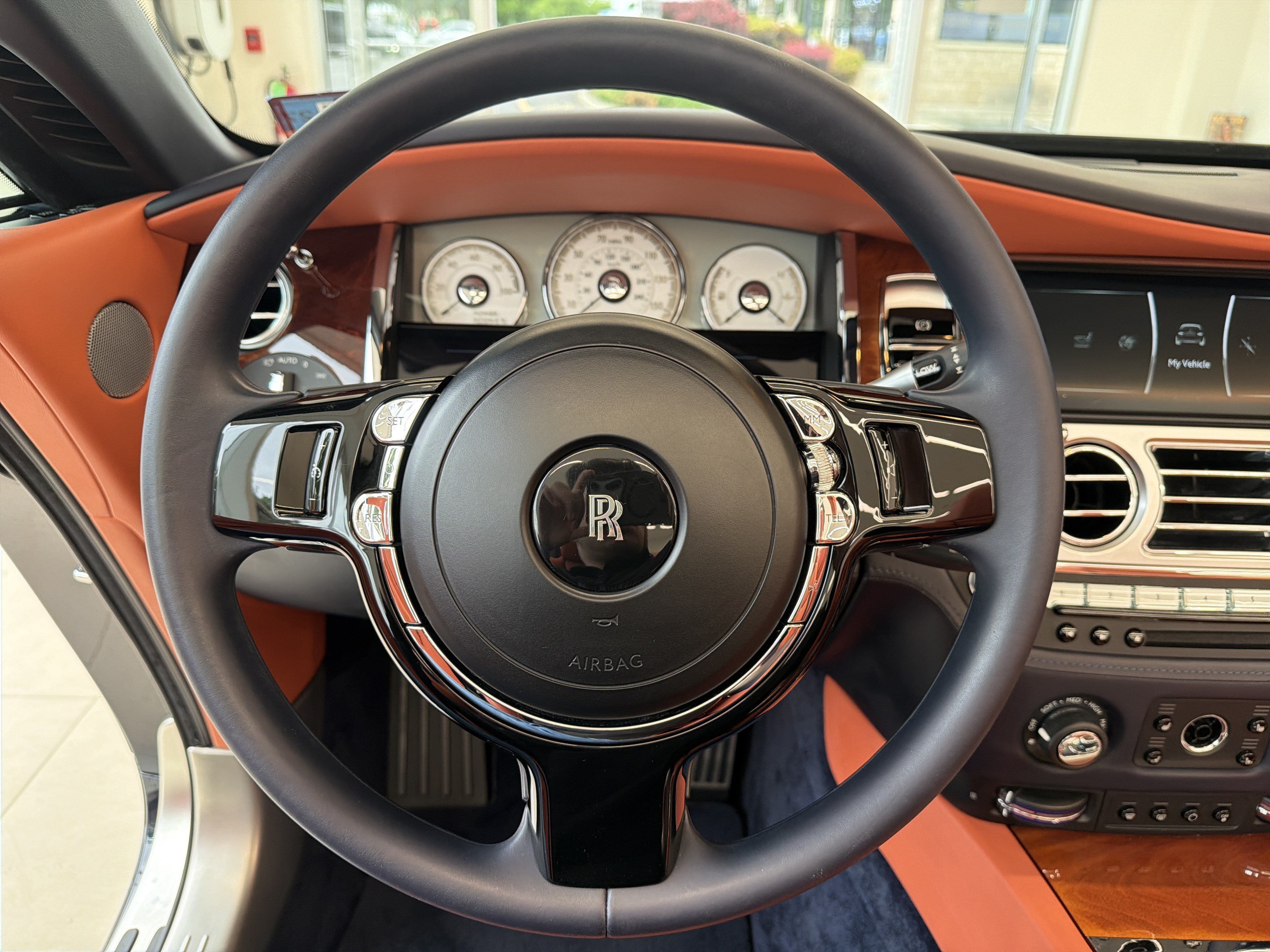 Certified 2018 Rolls-Royce Dawn RWD image 19