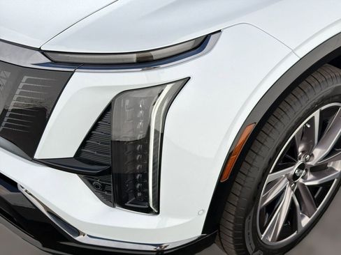 New 2026 Cadillac Vistiq Luxury AWD/4WD image 11