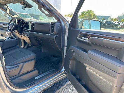 Used 2025 Chevrolet Silverado 1500 LT image 25