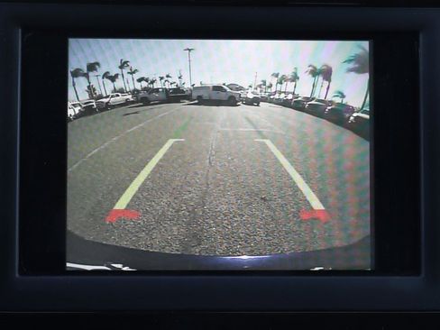 Used 2019 Chrysler Pacifica Touring image 31