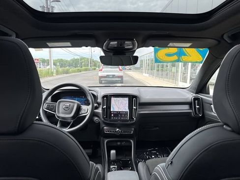 Certified 2025 Volvo XC40 B5 Plus AWD/4WD image 18