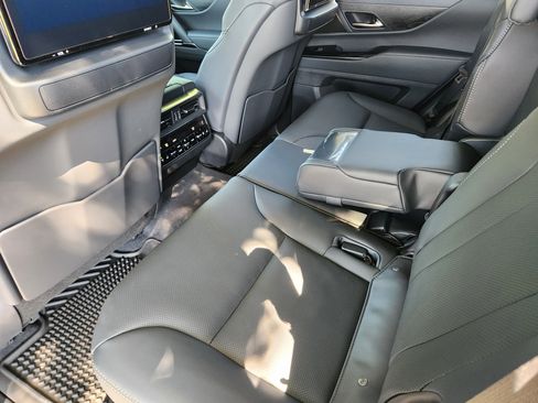New 2025 Lexus LX 600 4WD w/ Luxury Package image 19