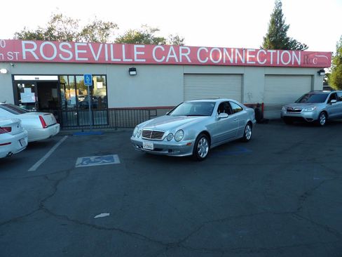 Used 2001 Mercedes-Benz CLK 320 Coupe image 1