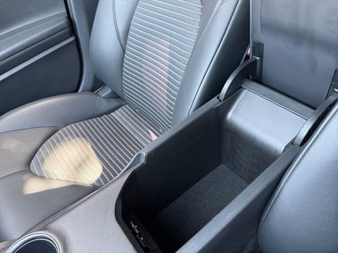 Used 2022 Toyota Camry SE w/ Carpet Mat Package (TMS) image 23